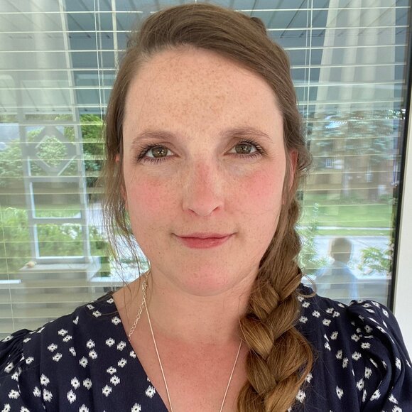 Meet your Posher, Emily - Picture 4 of 5